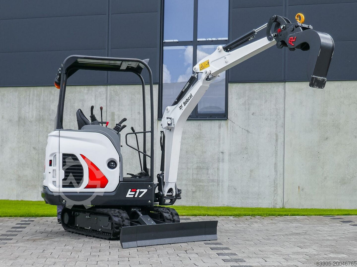 Mini-pelle Ma boutique Bobcat E17 blanche et noire pour travaux de terrassement et aménagement paysager