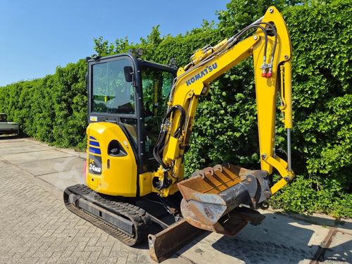 Mini-pelle Komatsu PC24MR-5 jaune sur chenilles avec godet, disponible chez Ma boutique