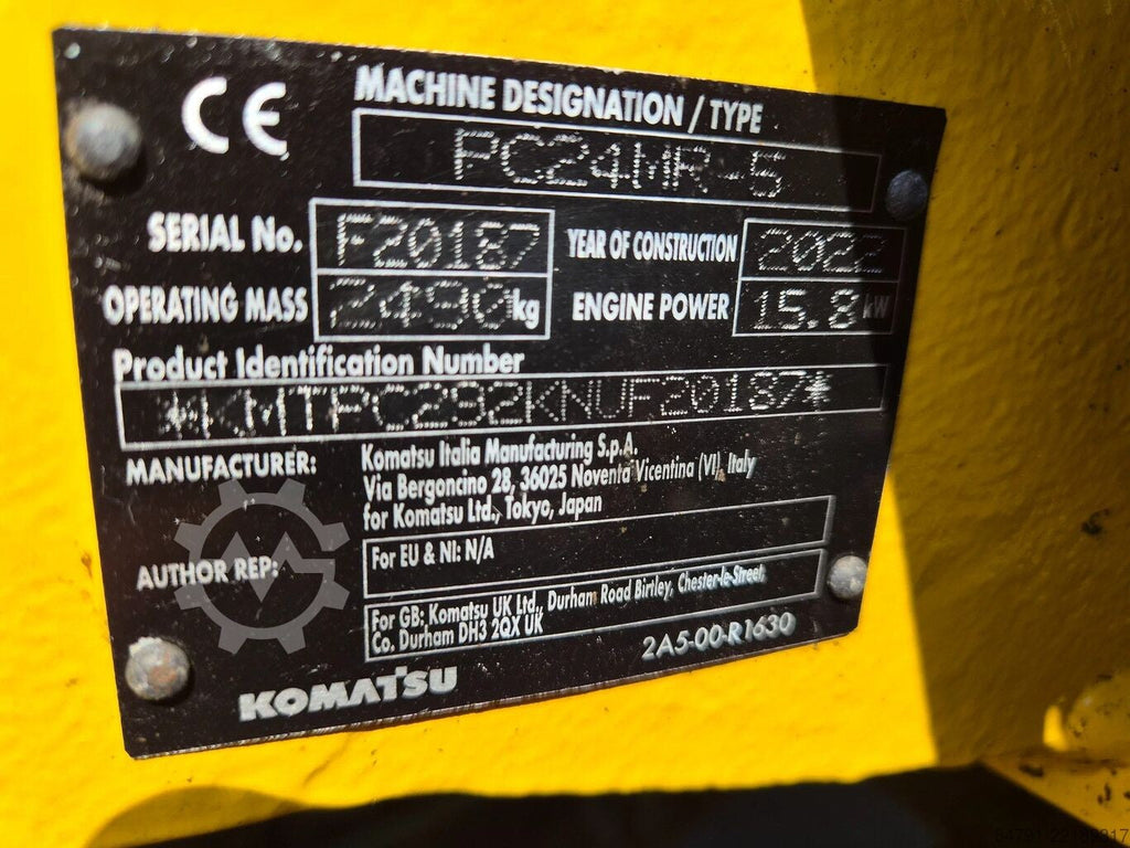 Plaque signalétique constructeur Komatsu PC24MR-5 de 2022 avec numéro de série et caractéristiques techniques Ma boutique