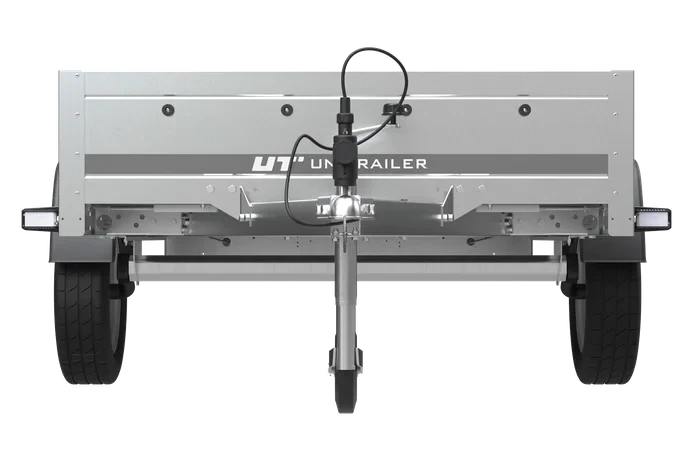 Remorque utilitaire Ma boutique UNITRAILER en acier galvanisé avec ridelles et timon, vue arrière